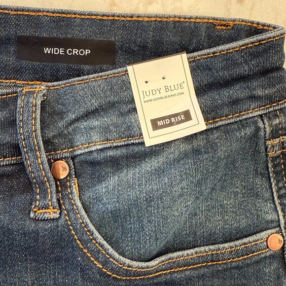 NWT Judy Blue LAST KISS Mid-Rise Tummy Control Crop Wide Leg Jeans (Size 13) - Picture 2 of 8
